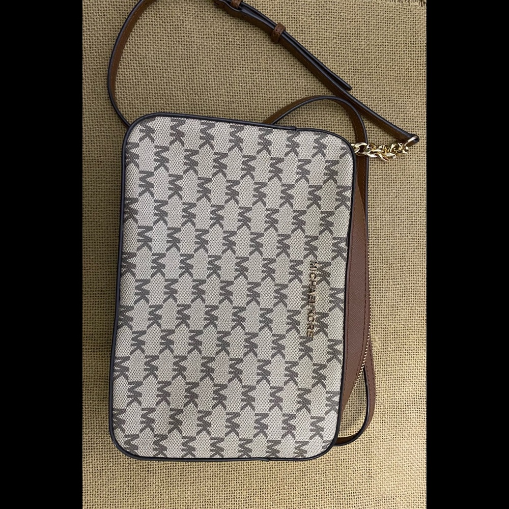 Authentic Michael Kors crossbody